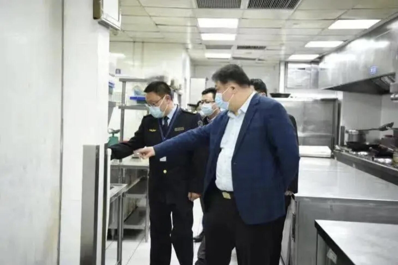南阳市市场监管局党组书记、局长曲岩现场检查食品安全服务保障工作 南阳市市场监管局党组书记、局长曲岩现场检查食品安全服务保障工作