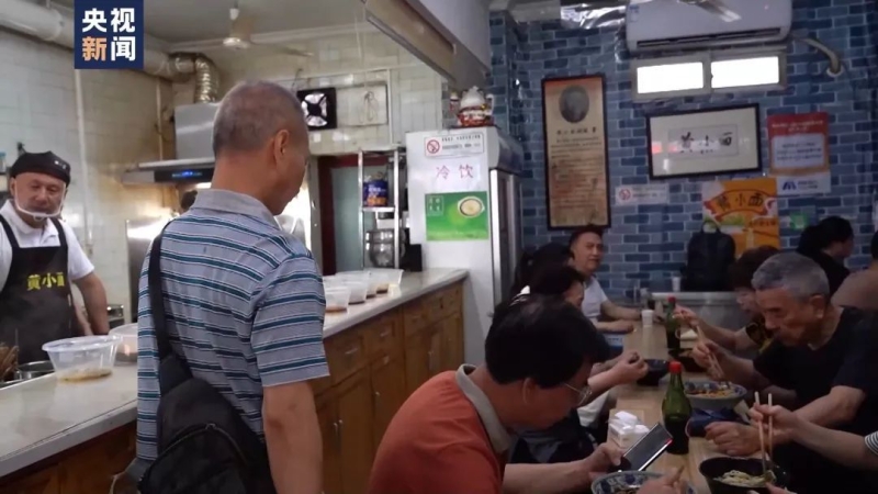 这碗小面不仅在国内受到消费者青睐,还走向了国际市场 这碗小面不仅在国内受到消费者青睐,还走向了国际市场